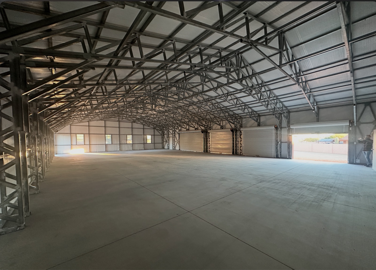 50×80×10 building with lean-to