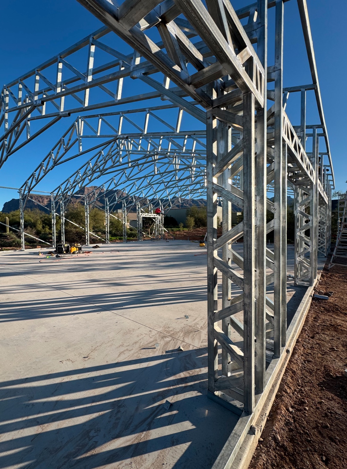50×80×10 building with lean-to